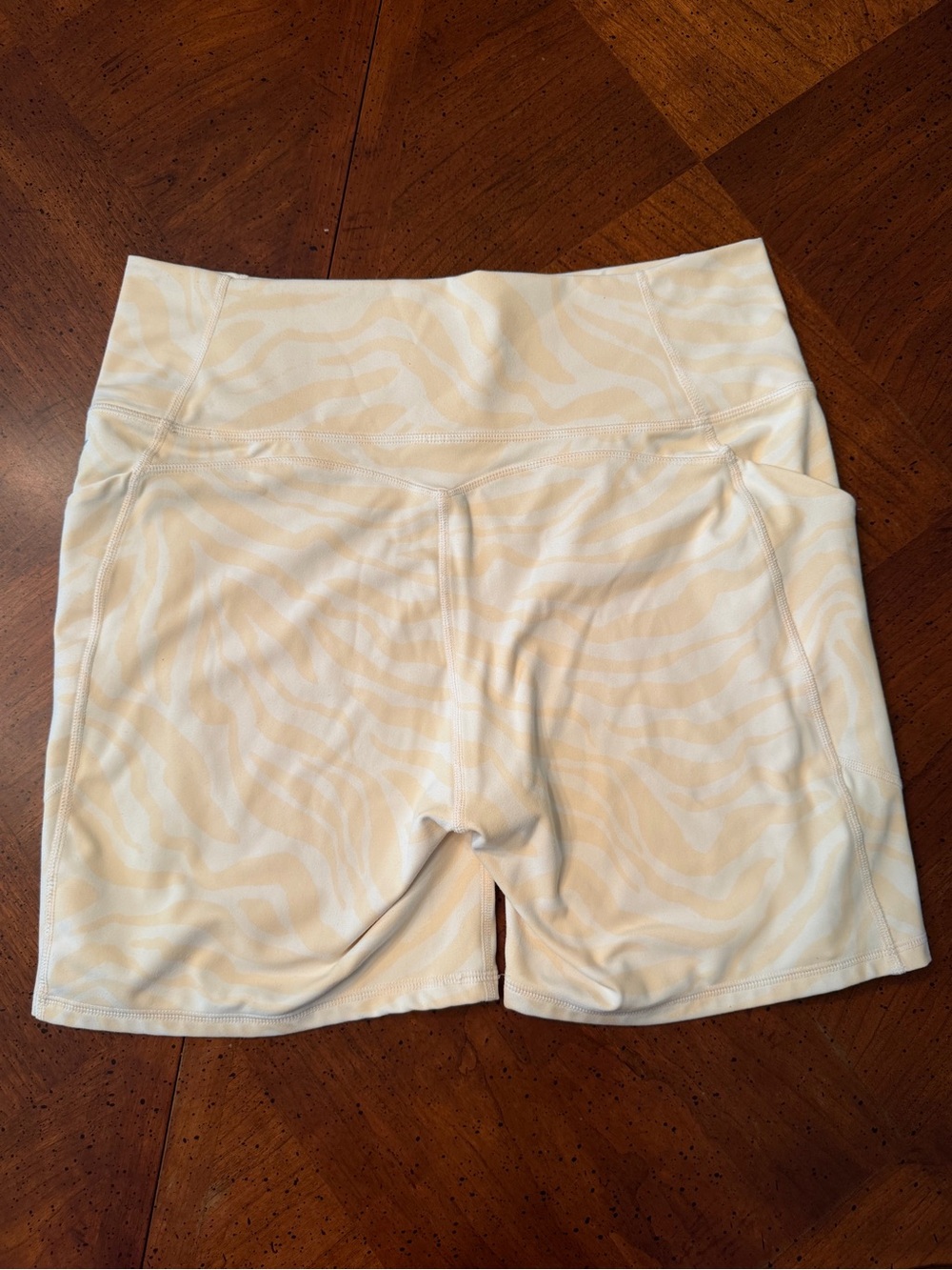 Fabletics PureLuxe Zebra Print Sports Bra & Biker Shorts Set XL Cream Yellow - Picture 3 of 8